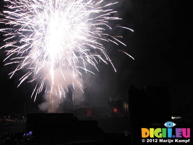 SX25064 Fireworks over Caerphilly castle